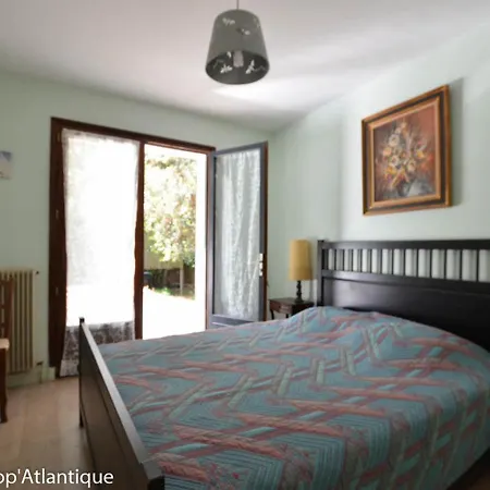 Villa Avec Piscine Et Jardin Pour 10 Pers - 4 Ch, Proche Plage - Fr-1-705-19 *